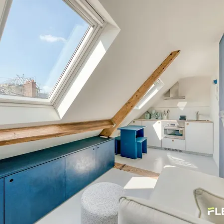 Bright With A View Over The Rooftops Of 9th Appartement *