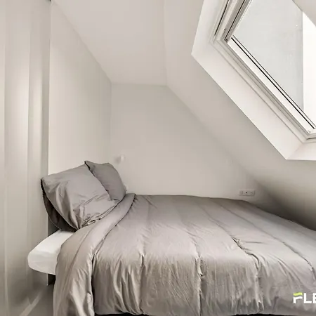 Bright With A View Over The Rooftops Of 9th Apartman *